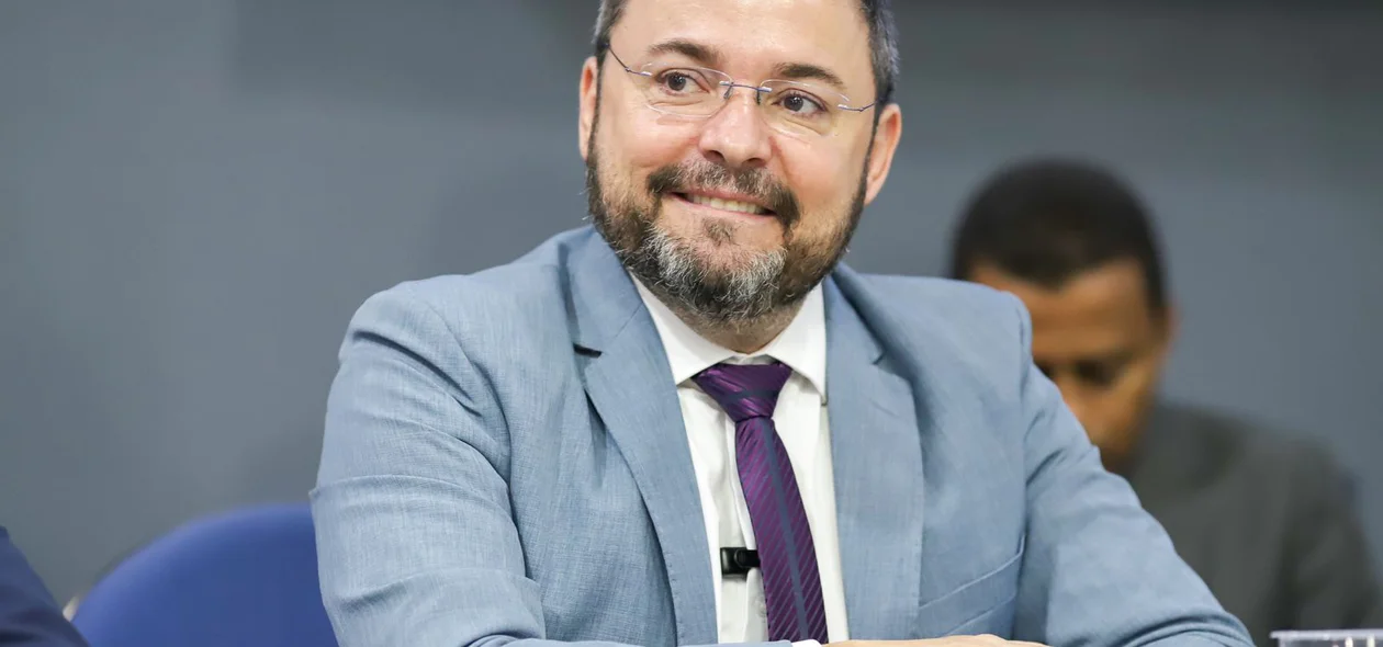 Deputado estadual Fábio Novo (PT) em solenidade na Câmara Municipal de Teresina