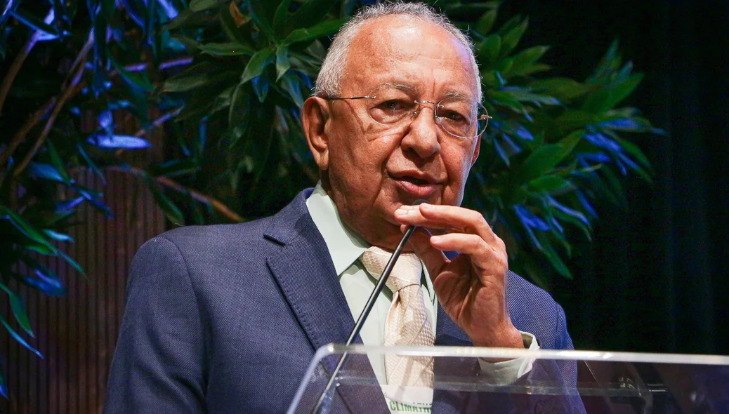 Dr. Pessoa durante sua fala inicial no evento