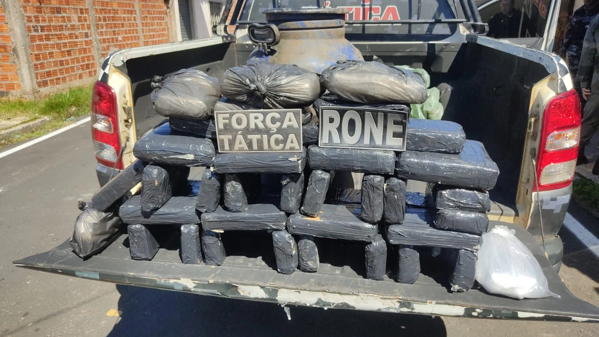 Drogas apreendidas pela PM no bairro Mafrense, zona norte de Teresina