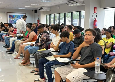 Eleitores enfrentam longa fila em Teresina no último dia de cadastro eleitoral