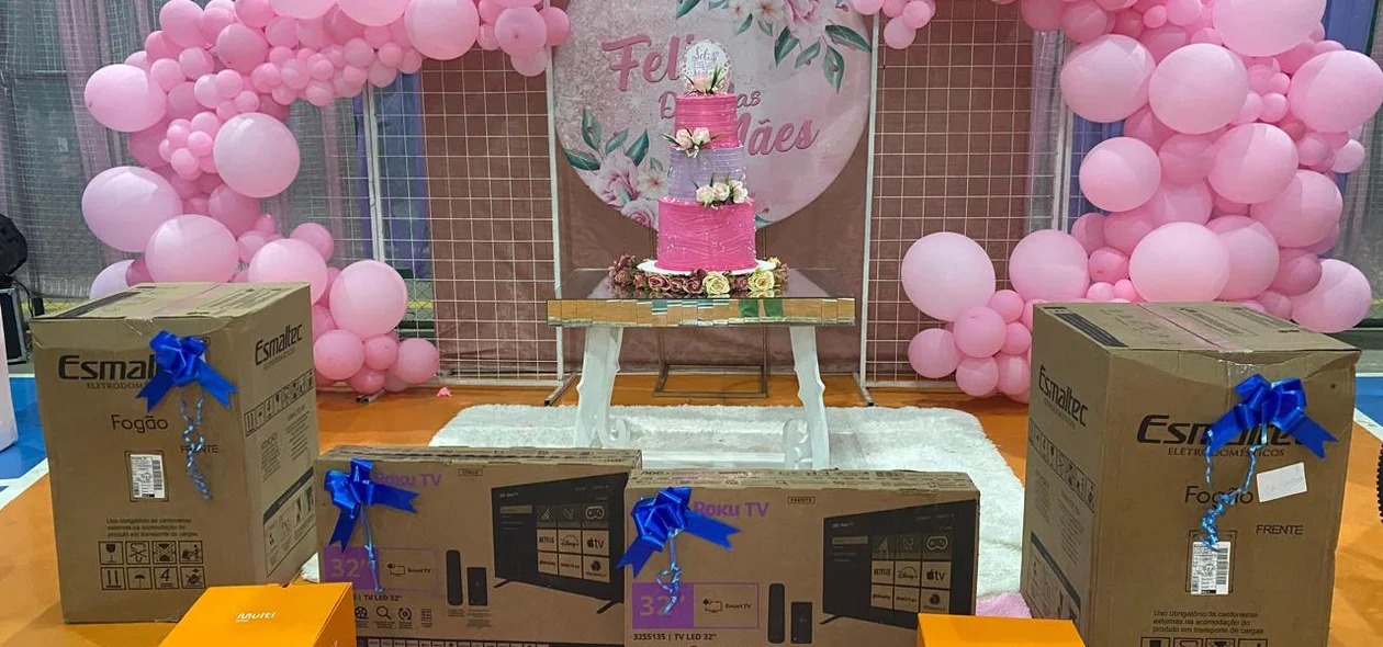 Entrega de brindes no evento