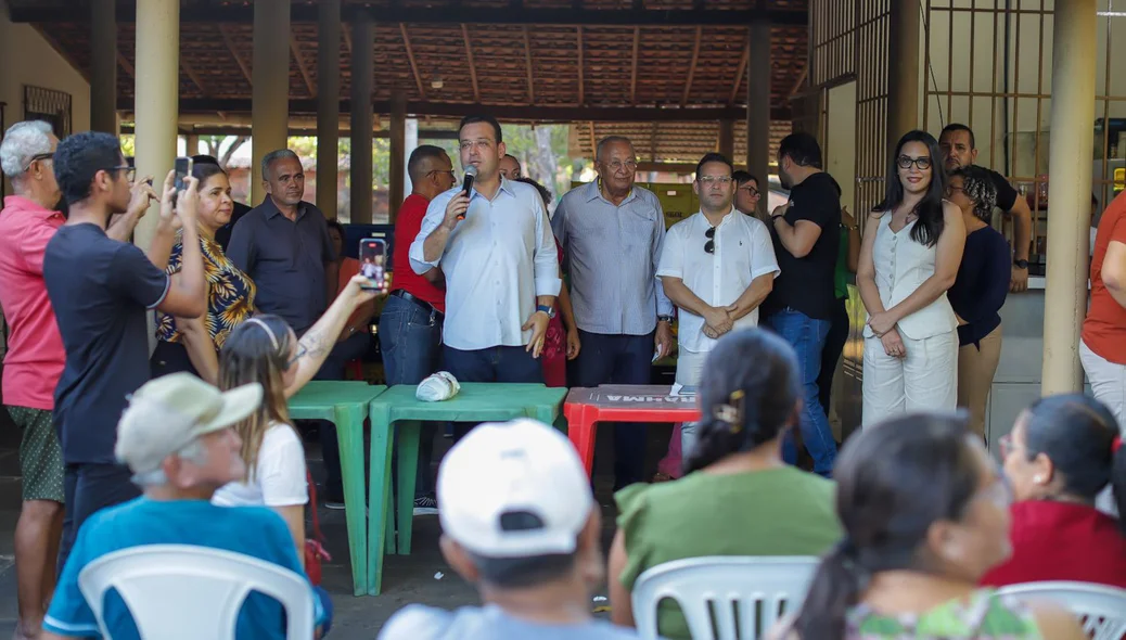 Entrega dos títulos de posse dos imóveis