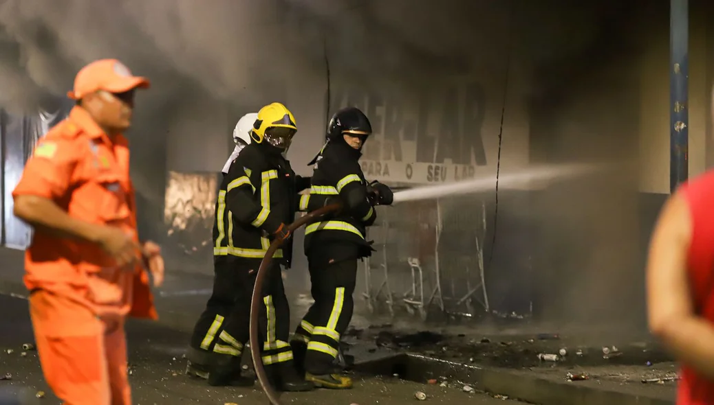 Equipe do Corpo de Bombeiros em ação