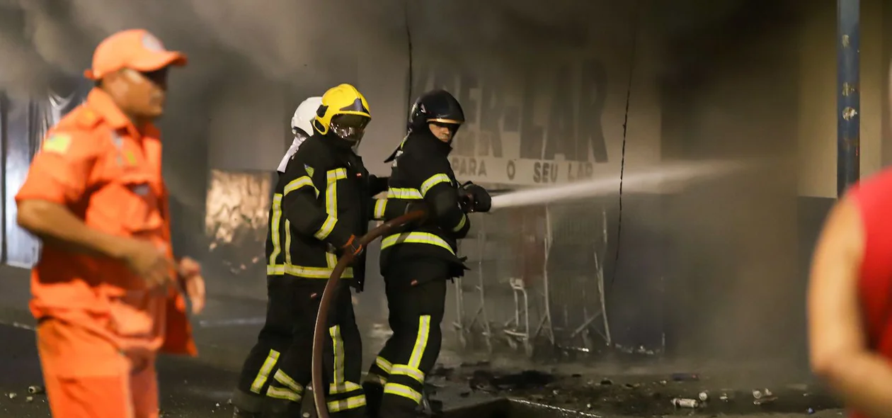 Equipe do Corpo de Bombeiros em ação