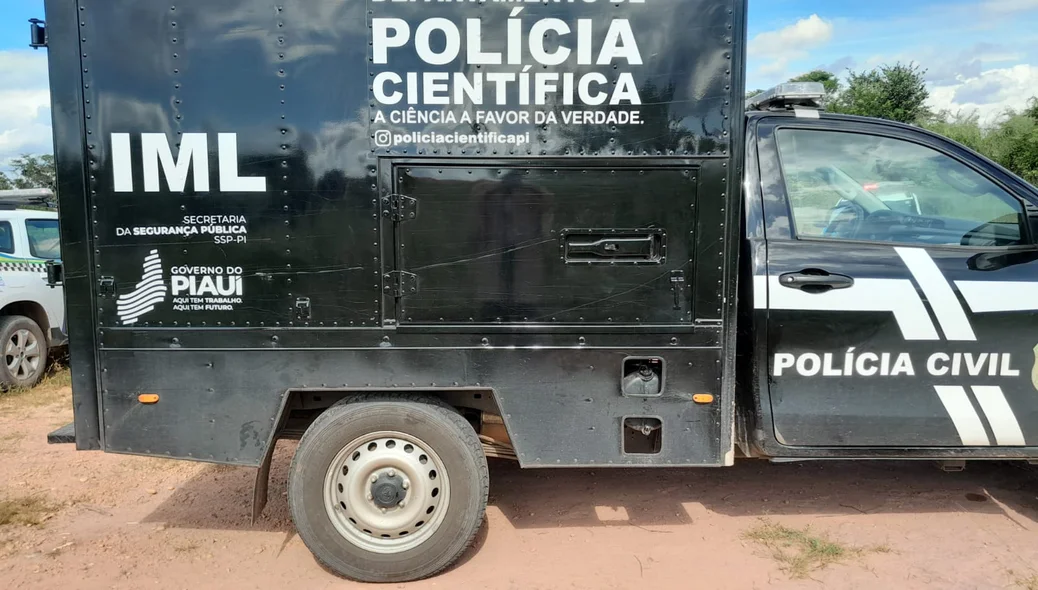 Equipe do IML foi acionada para remover o corpo