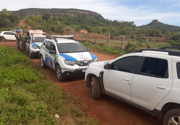 Equipes da PM em buscas ao suspeitos na zona rural de Picos