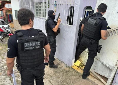 Equipes do Denarc e Draco durante ação na Operação 18