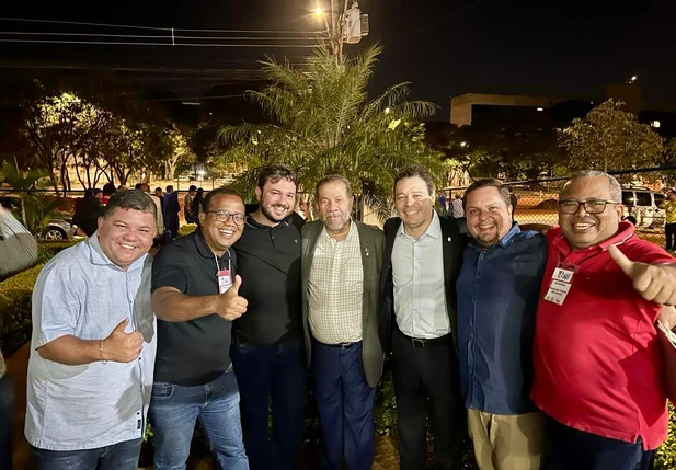 Evandro Hidd e Enzo Samuel participam de evento do PDT em Brasília