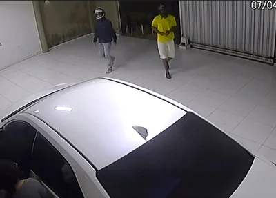 Flagrante da ação dos bandidos no bairro Aeroporto
