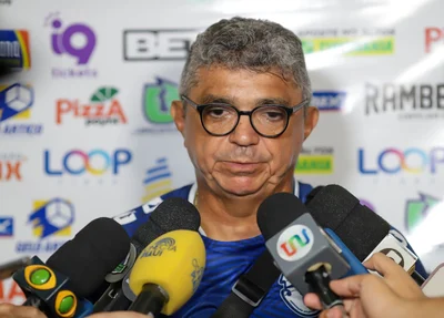 Flávio Araújo, técnico do Altos