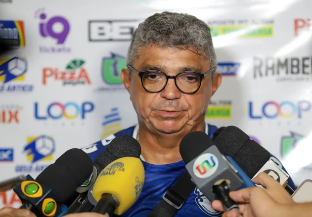 Flávio Araújo, técnico do Altos