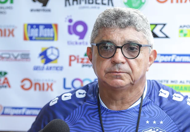 Flávio Araújo, técnico do Altos