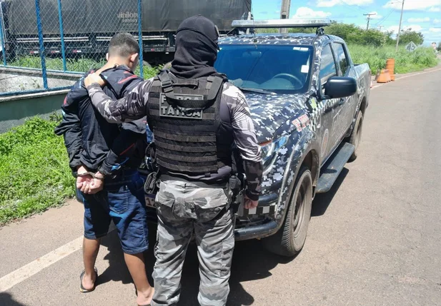 Força Tática da PM apreendeu o adolescente em um posto da PRF, na BR 343, em Piripiri