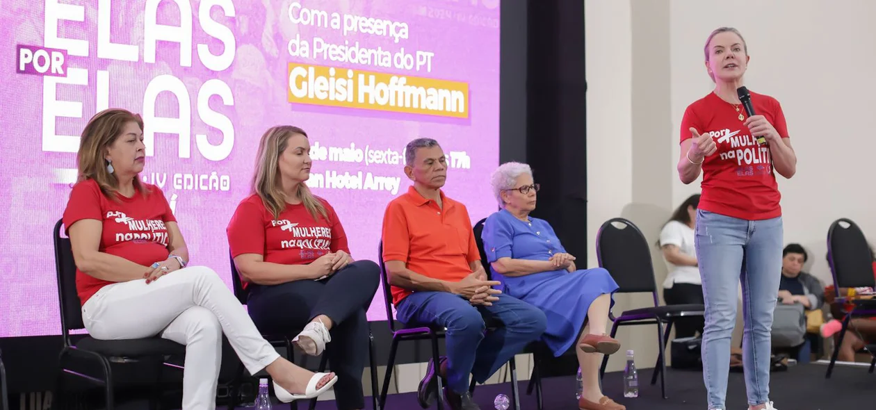 Gleisi Hoffmann em evento do PT