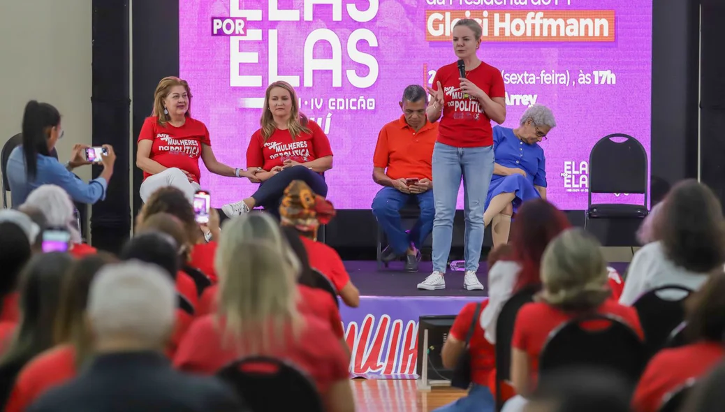 Gleisi Hoffmann na conferência do PT