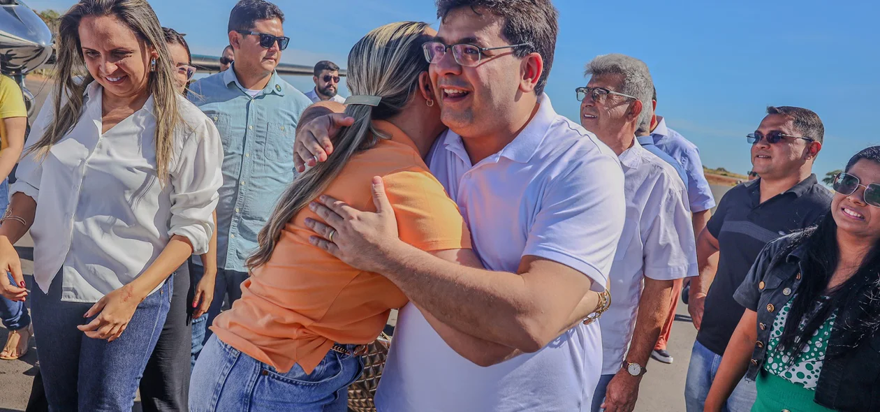 Governador Rafael Fonteles durante inauguração da pista