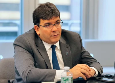 Governador Rafael Fonteles em reunião nos EUA
