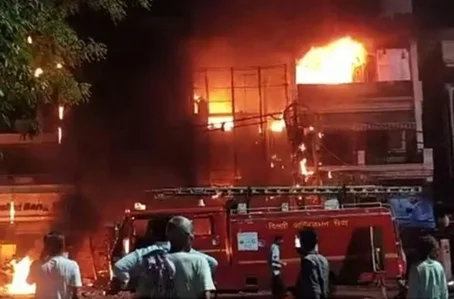 Incendio atinge hospital infantil na Índia
