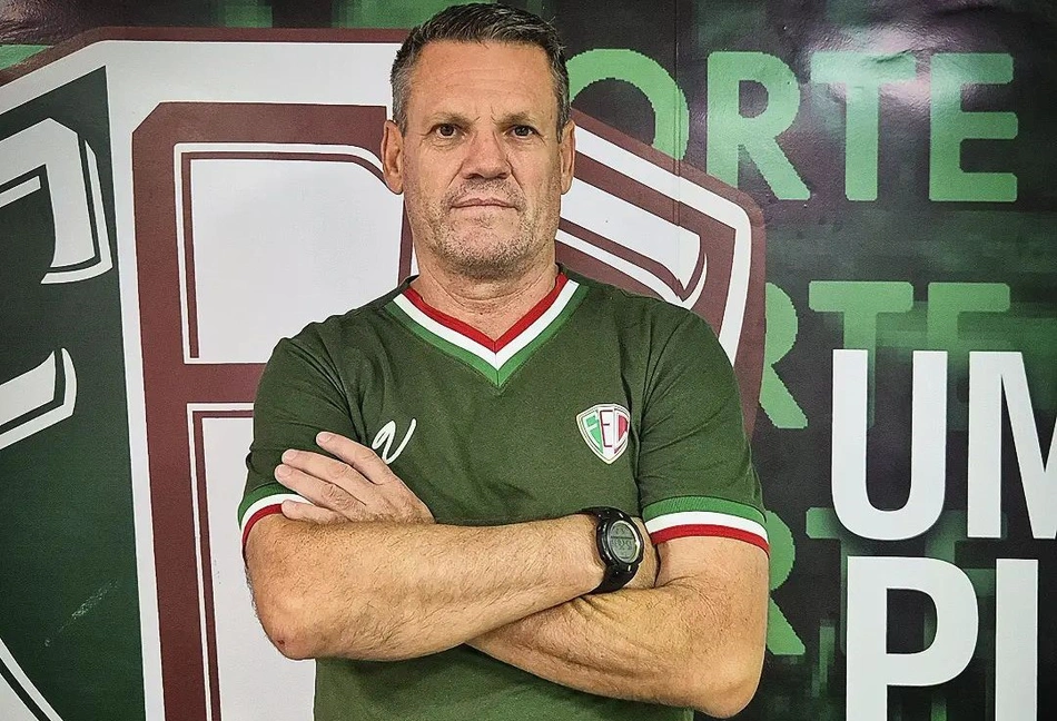 Ito Roque, técnico do Fluminense-PI