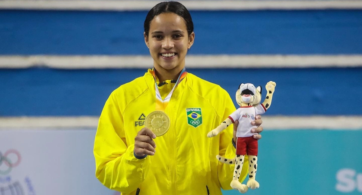 Juliana Vieira foi campeão na simples feminina, na dupla feminina e por equipes