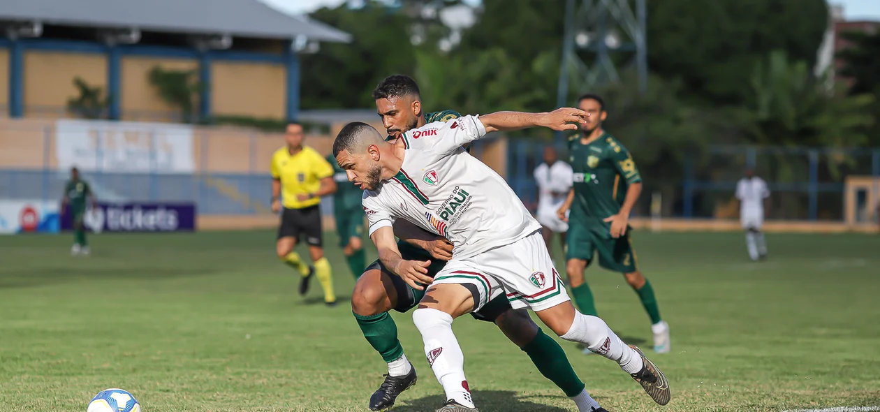 Lance da partida entre Altos x Fluminense  - PI