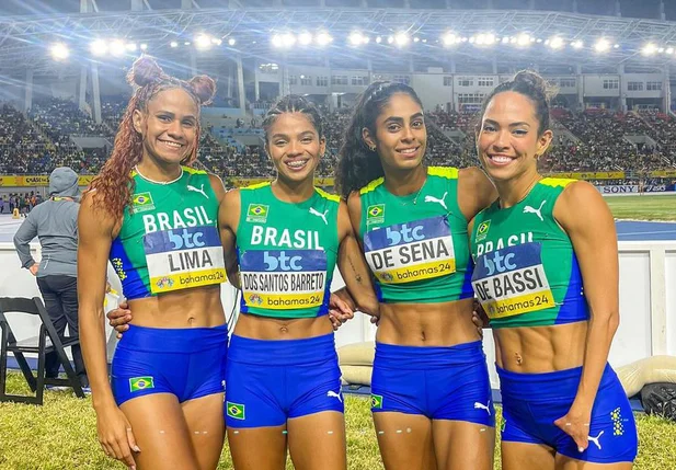 Letícia Lima e a equipe feminina do Brasil que conquistou o ouro no Iberico-ameriacano