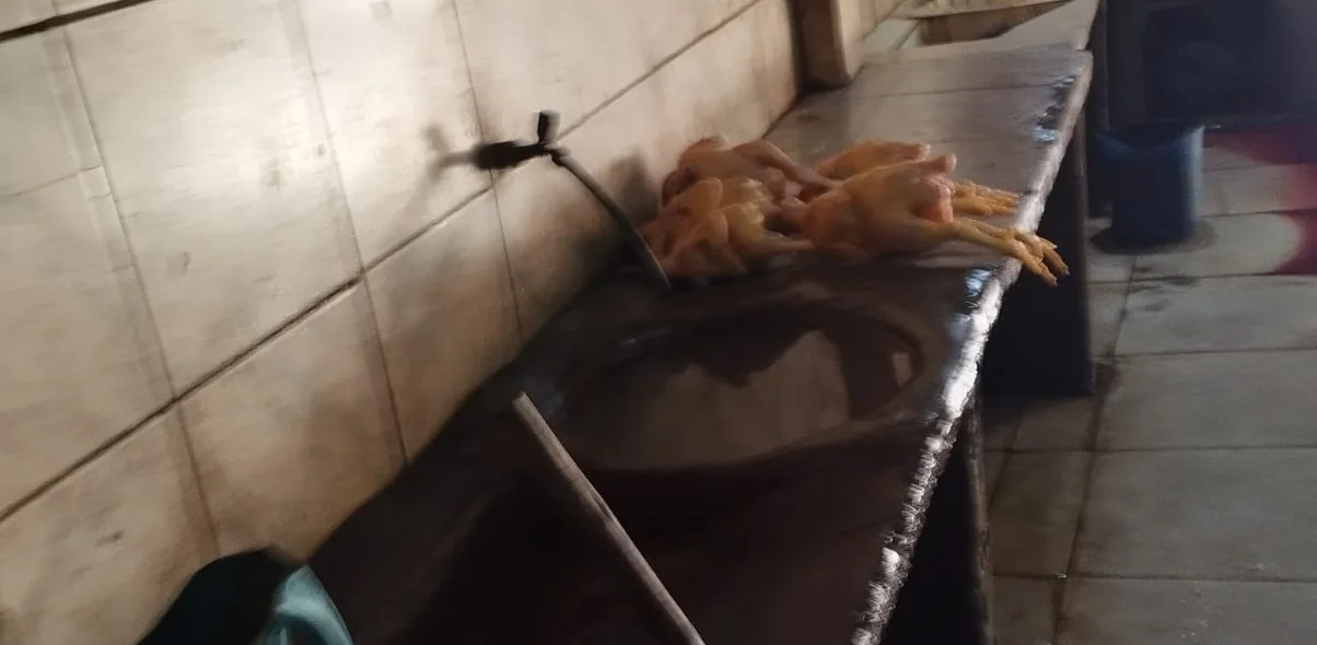 Local não possui ferramentas de abate em conformidade com as normas de vigilância sanitária.