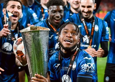 Lookman foi o ponto de destaque da noite ao marcar três gols