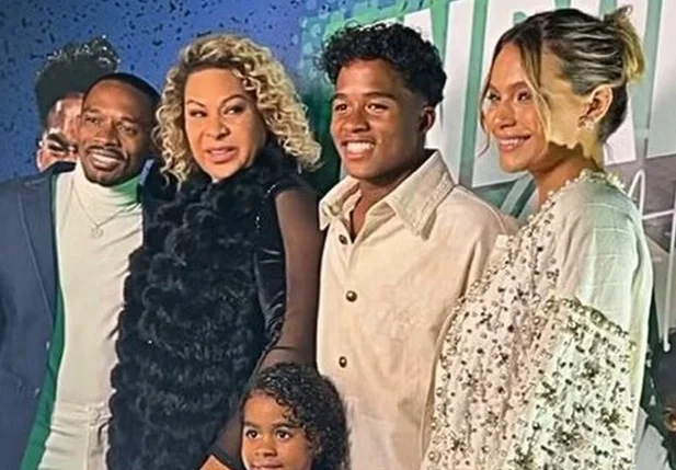 Mãe e namorada de Endrick apareceram juntas em foto