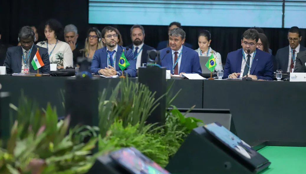 Ministro Wellington Dias e o governador Rafael Fonteles comandam a abertura do evento