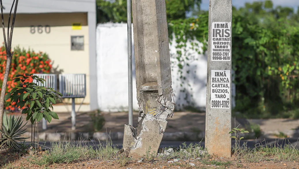 Moradores reclamam de poste na Zequinha Freire