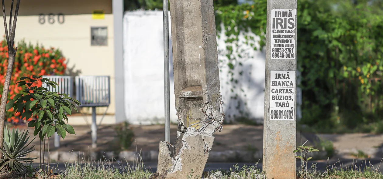 Moradores reclamam de poste na Zequinha Freire
