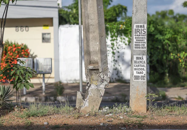 Moradores reclamam de poste na Zequinha Freire