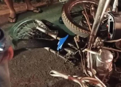 Motocicleta ficou parcialmente destruída após acidente em Pedro II