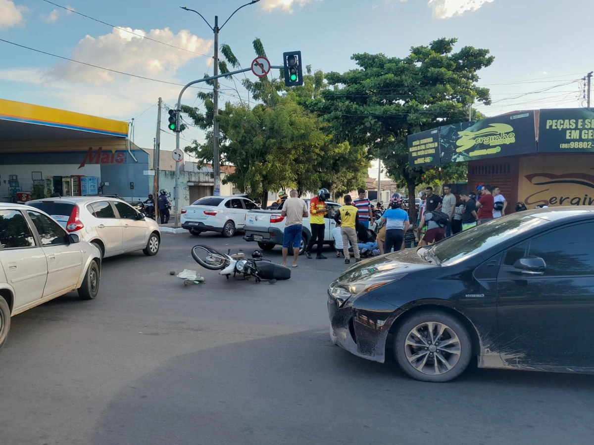 Motorista embriagado colidiu contra motociclista no Lourival Parente