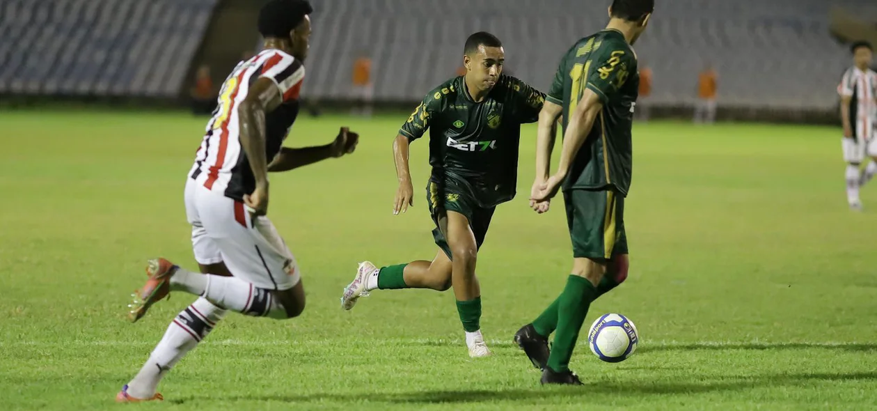No clássico piauiense da Série D 2024, River e Altos empataram em 1 a 1