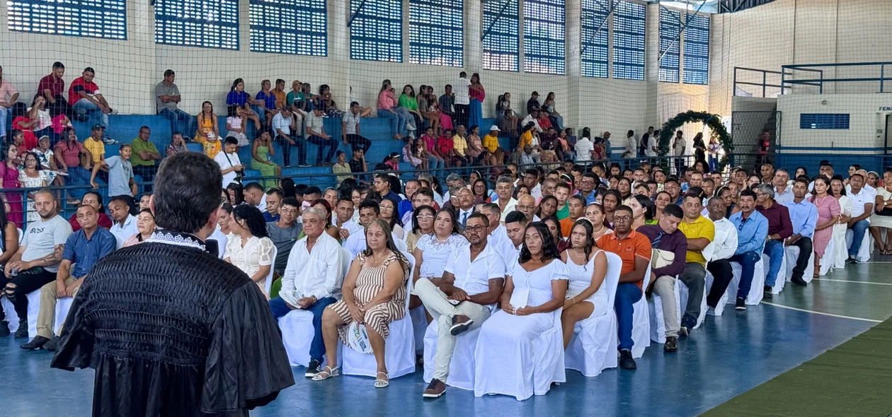 Noivos e familiares no local