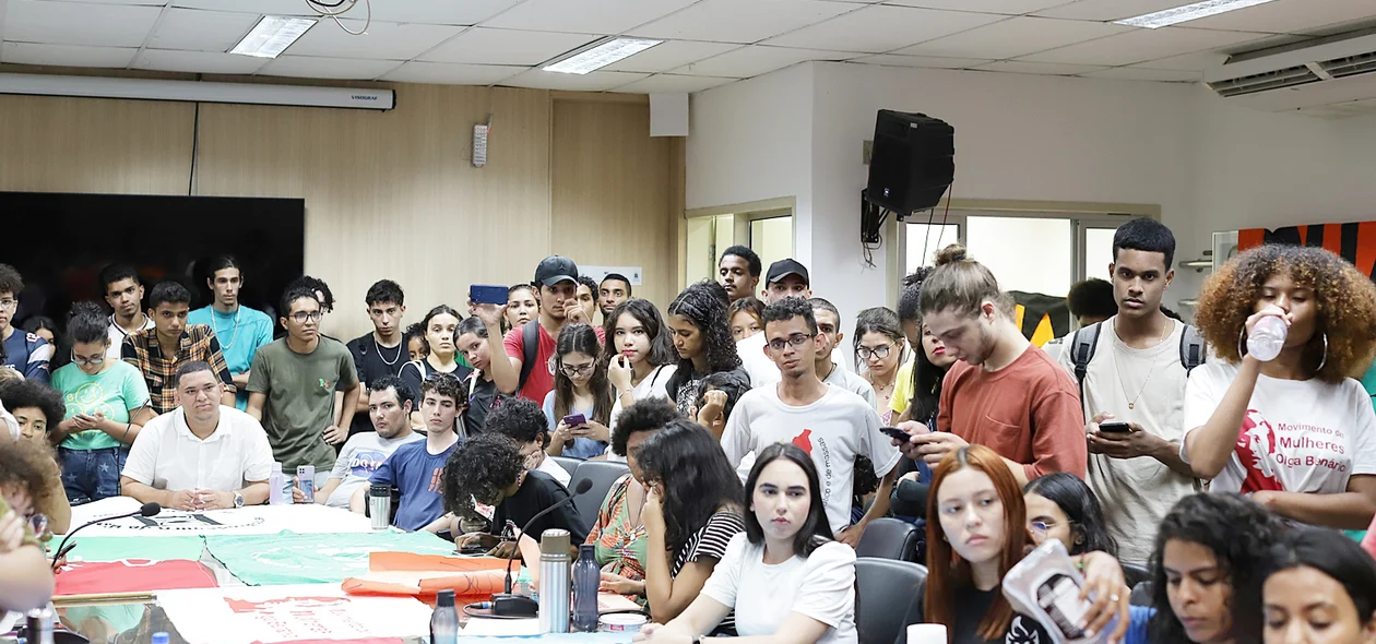 O local reuniu estudantes que buscam soluções para demandas