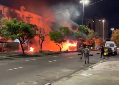 Ônibus são incendiados em Porto Alegre
