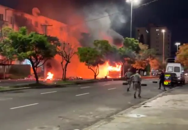 Ônibus são incendiados em Porto Alegre