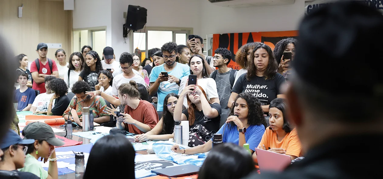 Os estudantes conversaram demandas com o reitor