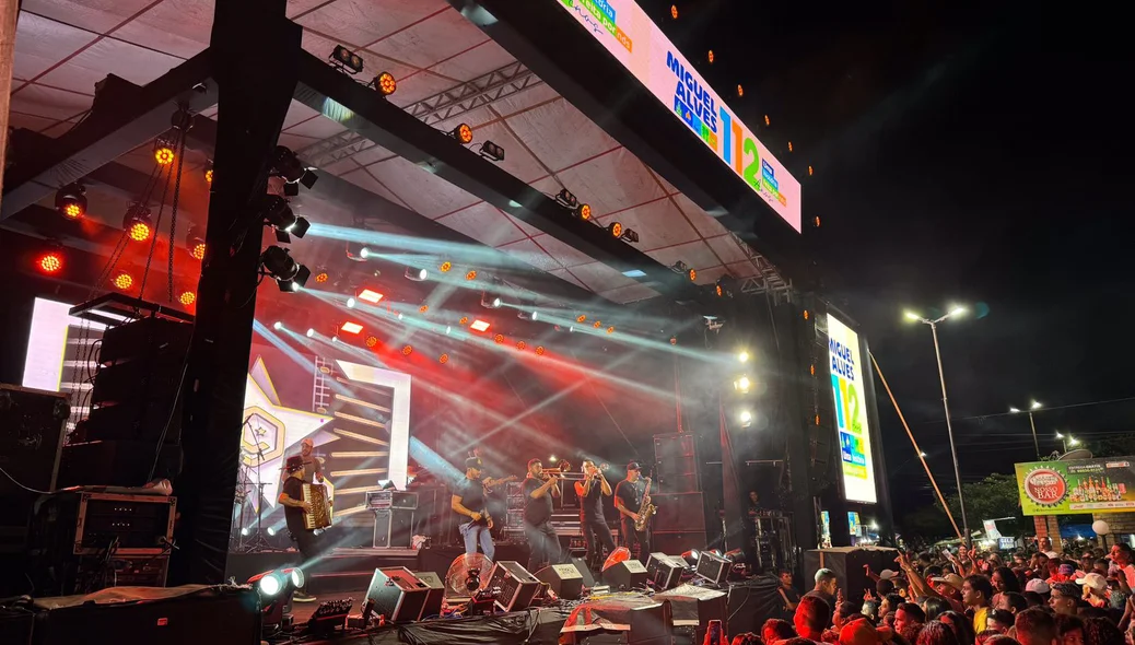 Palco de grandes atrações em Miguel Alves
