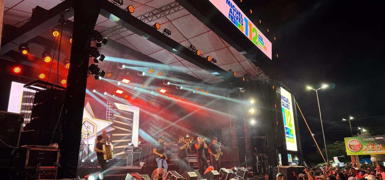Palco de grandes atrações em Miguel Alves