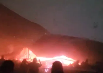 Palco é derrubado em ventania no México
