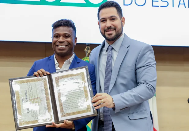 Pentacampeão Mundial Edilson Capetinha se torna cidadão piauiense