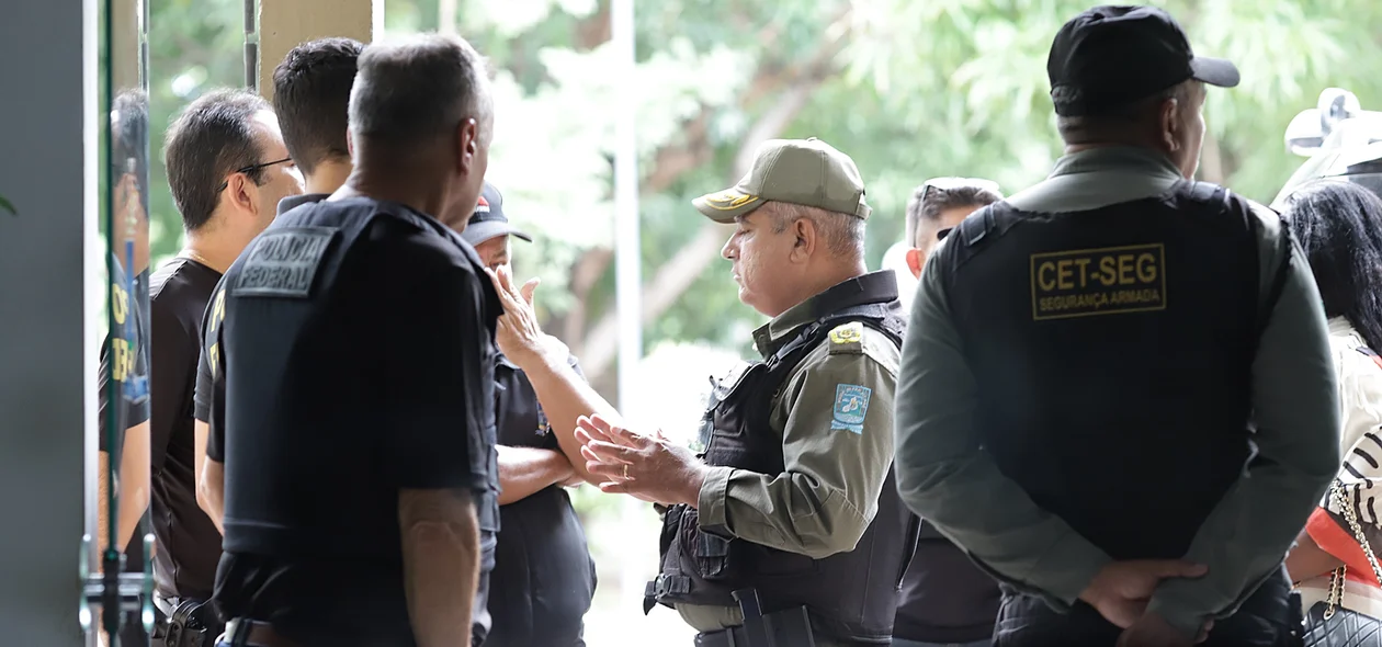 Policiais foram na UFPI, conversaram com servidores e depois saíram