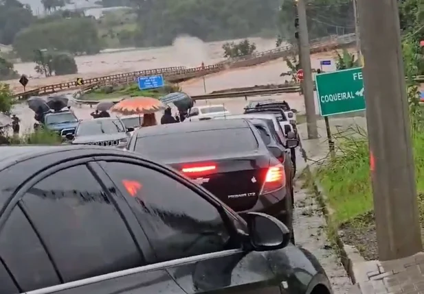 Ponte desaba no Rio Grande do Sul