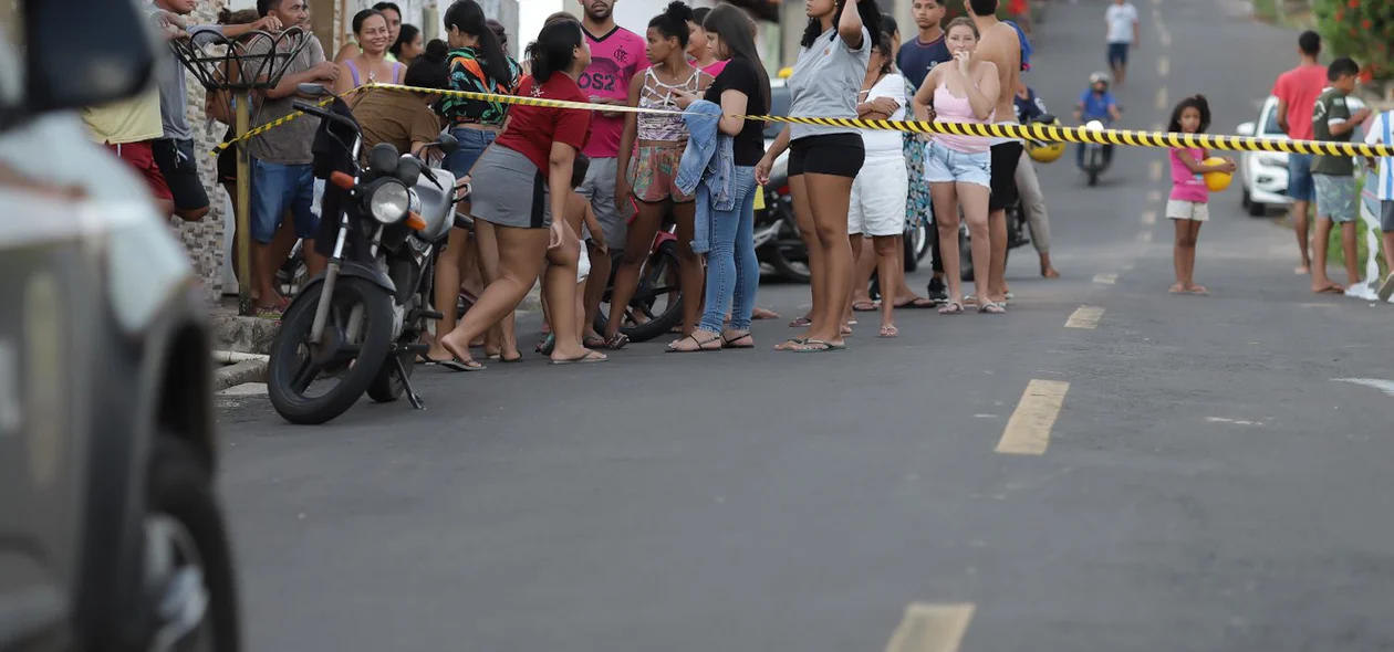 Populares no local do crime