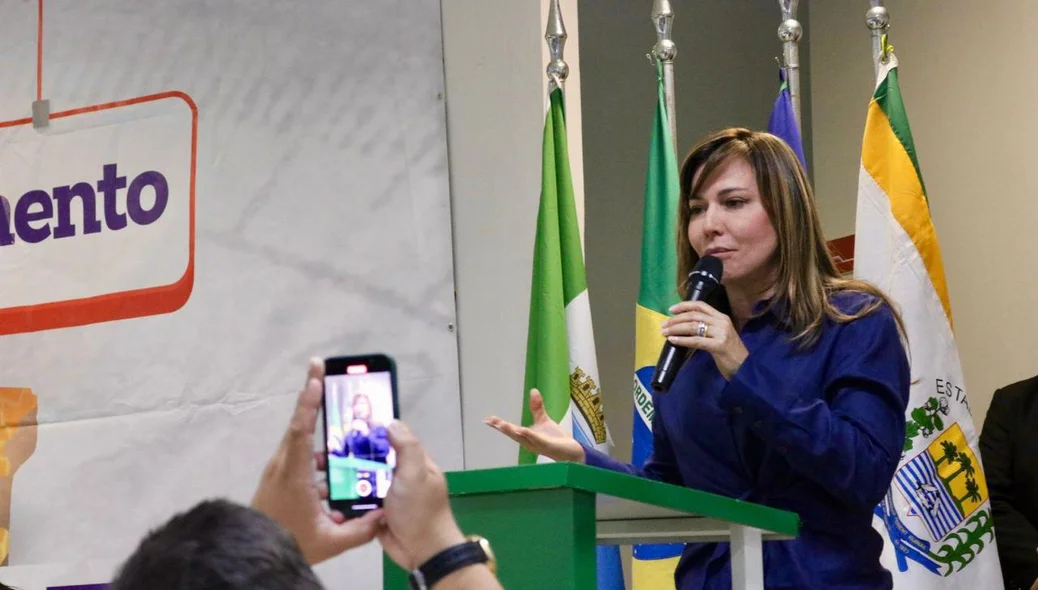 Prefeita Ivanária Sampaio no evento
