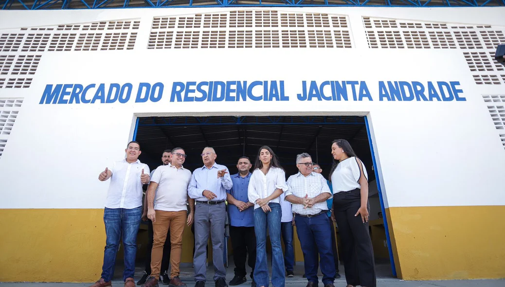 Prefeito Dr. Pessoa realiza entrega do mercado do Jacinta Andrade
